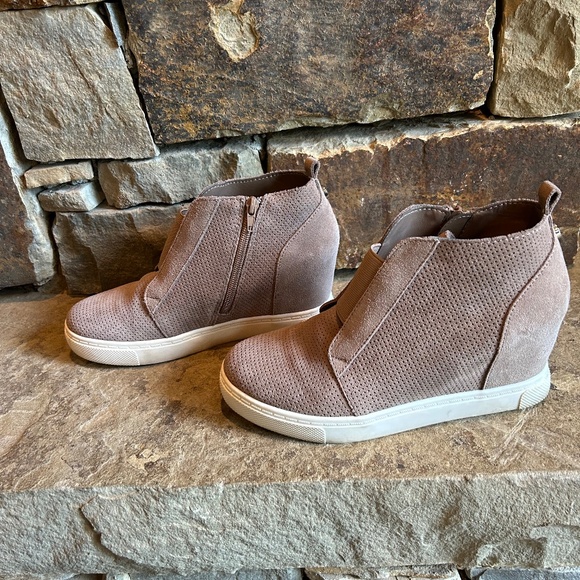 Steve Madden sneaker boots - Picture 1 of 6